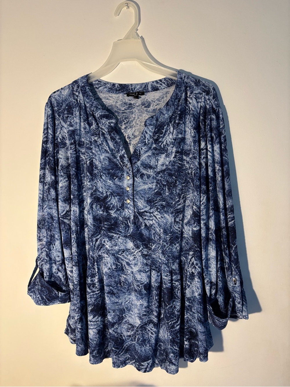 Sami & Jo Plus 2X Blue Paisley Roll Tab Sleeve Henley Blouse Stretch Top